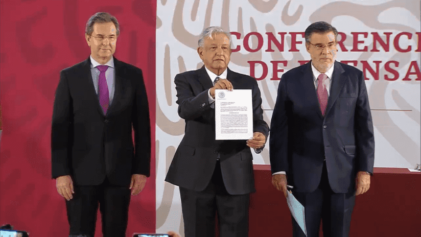 Da AMLO primer paso para revocar reforma educativa