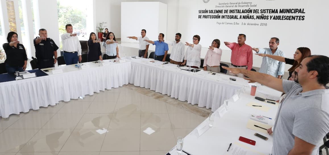 EGÓLATRA: Laura Beristain deja esperando por horas a niños y jóvenes