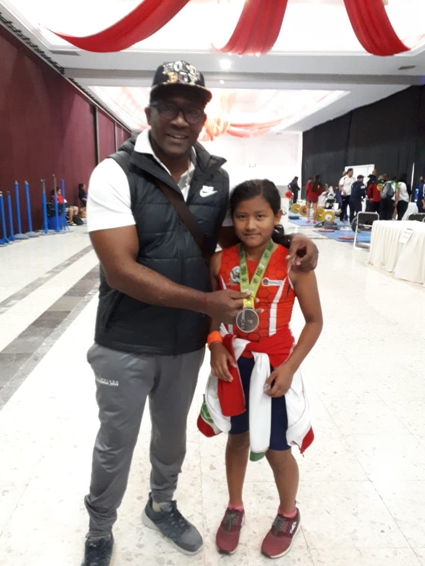 Destacan niñas morelenses en justa nacional de halterofilia