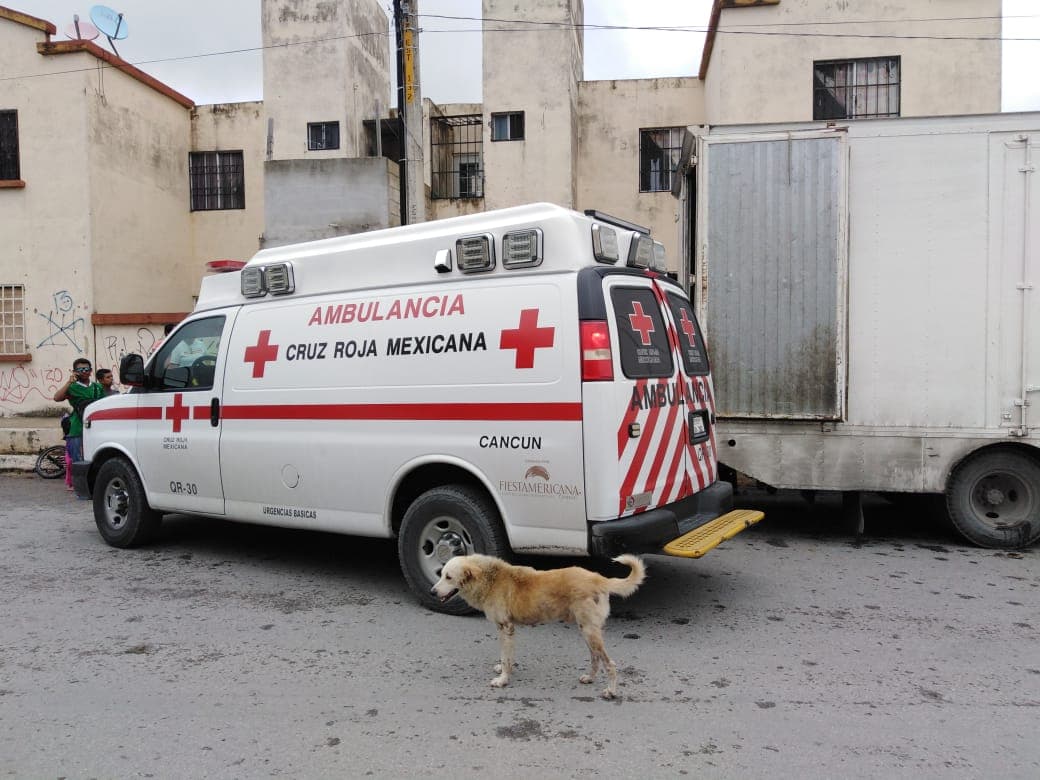 Fallece hombre en la vía pública, le da un infarto