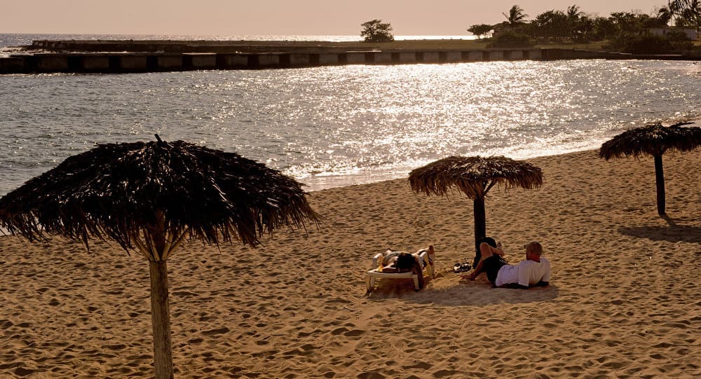 Se abre Cuba al mercado turístico, construirán hoteles de lujo