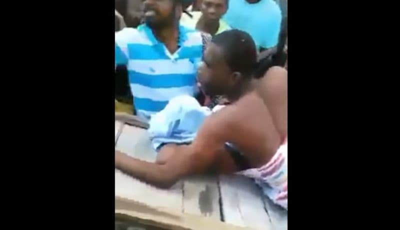 ¡Increíble pero cierto! Pareja confunde lubricante con pegamento