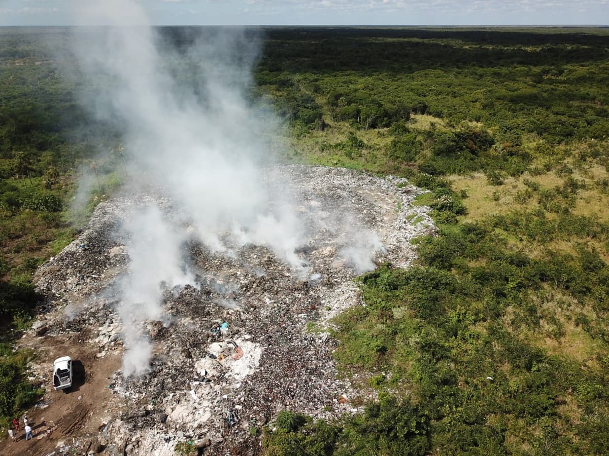Crisis en Mahahual por incendios constantes en basurero