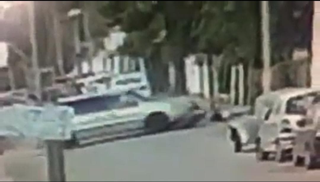 Camioneta arrolla a pareja y se da a la fuga en Cozumel