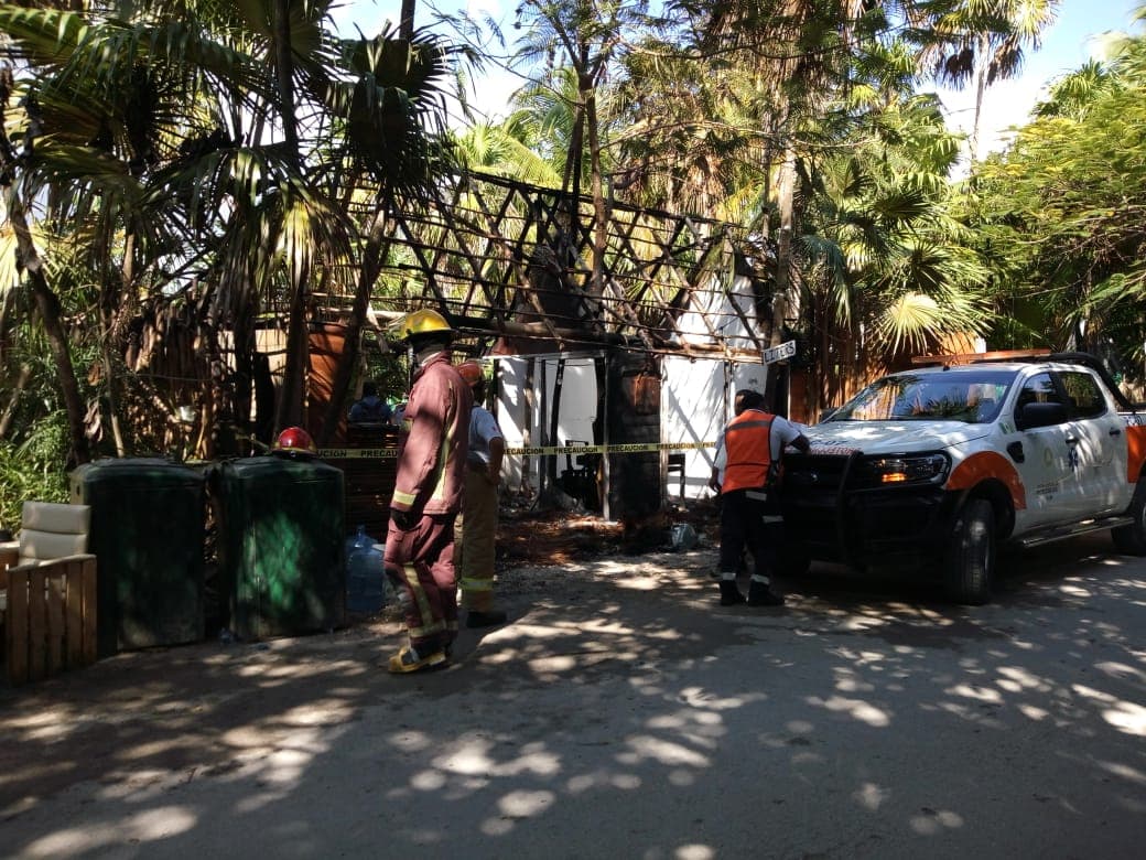 Incendio consume comercio zona hotelera de Tulum