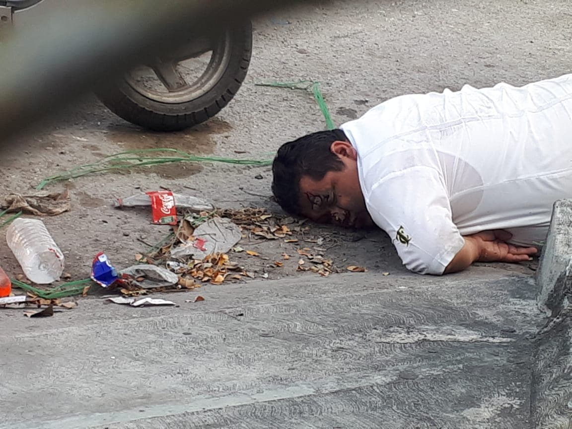 Taxista termina borracho y golpeado