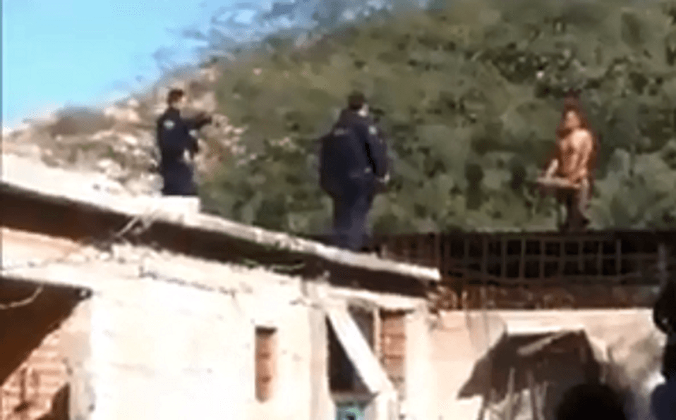 Video: Hombre que intentaba suicidarse fue abatido por policías