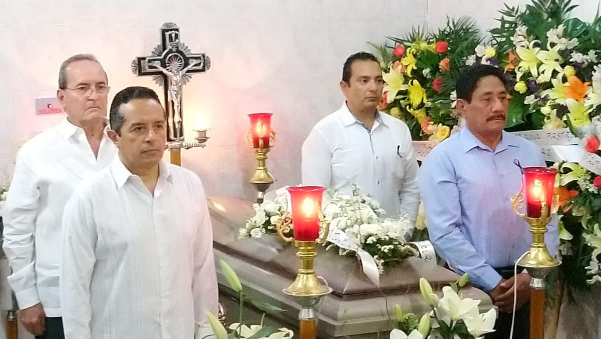 Honran chetumaleños a su ex edil, Hernán Pastrana