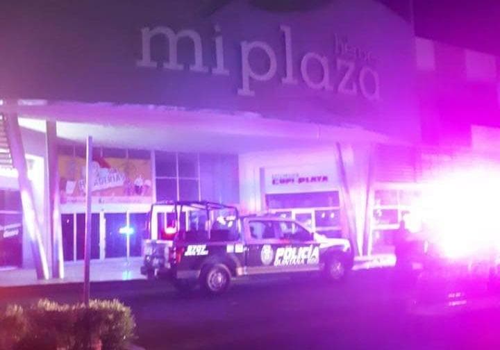 "Turba" roba cajeros automáticos de Plaza Héroes en Cancún