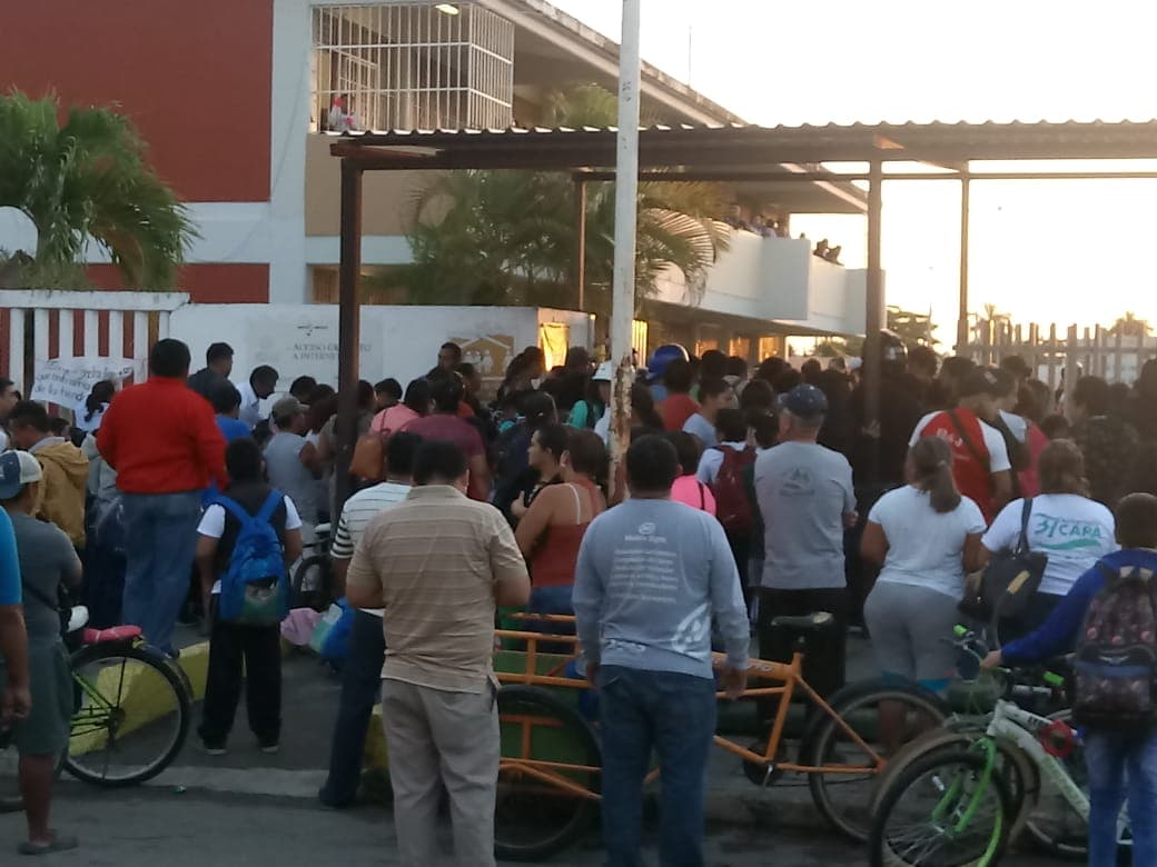Exigen destitución de directora de primaria en Chetumal