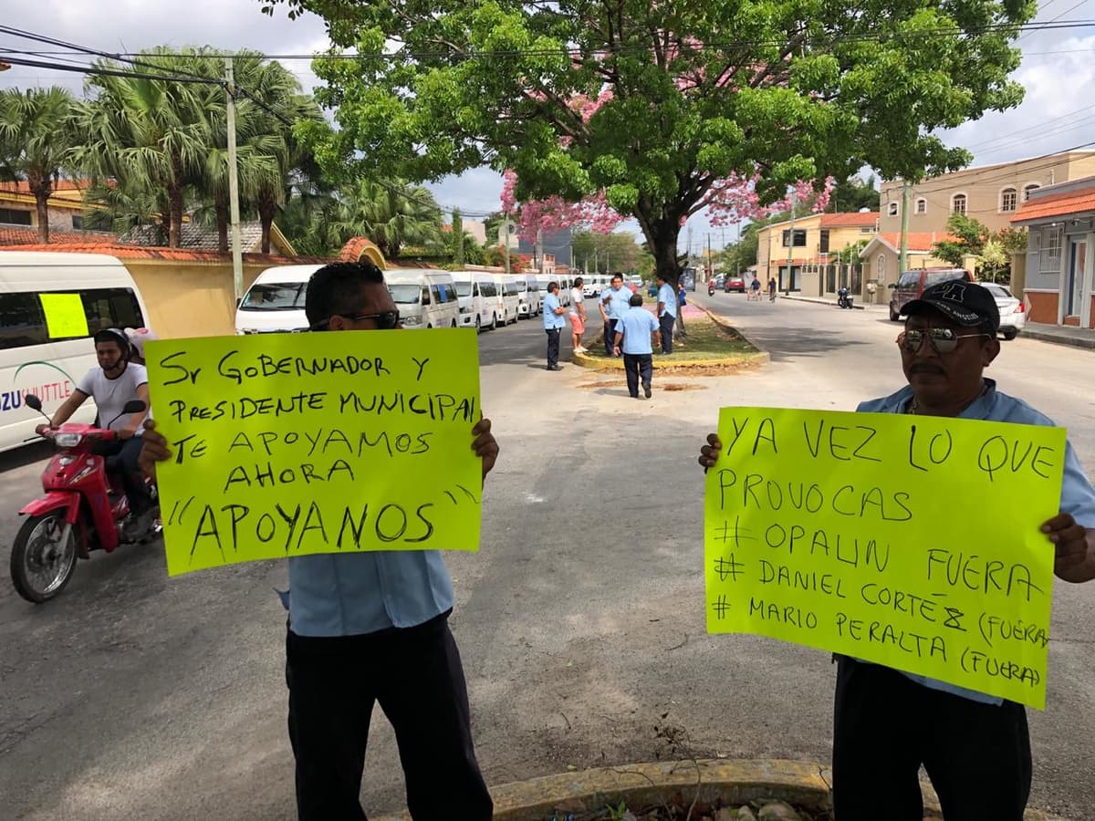 Protestan transportistas de Cozumel por reducción de plazas en aeropuerto