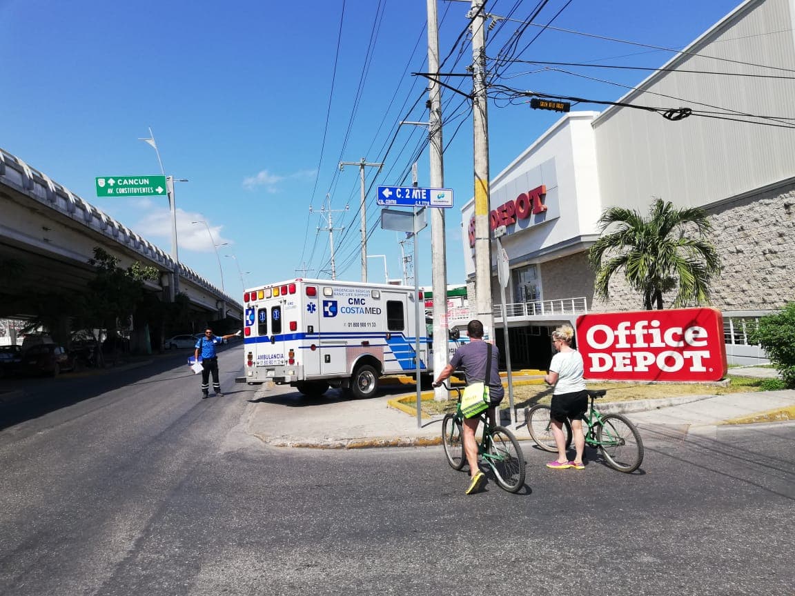 Roban nómina en estacionamiento de Office Depot en Playa del Carmen