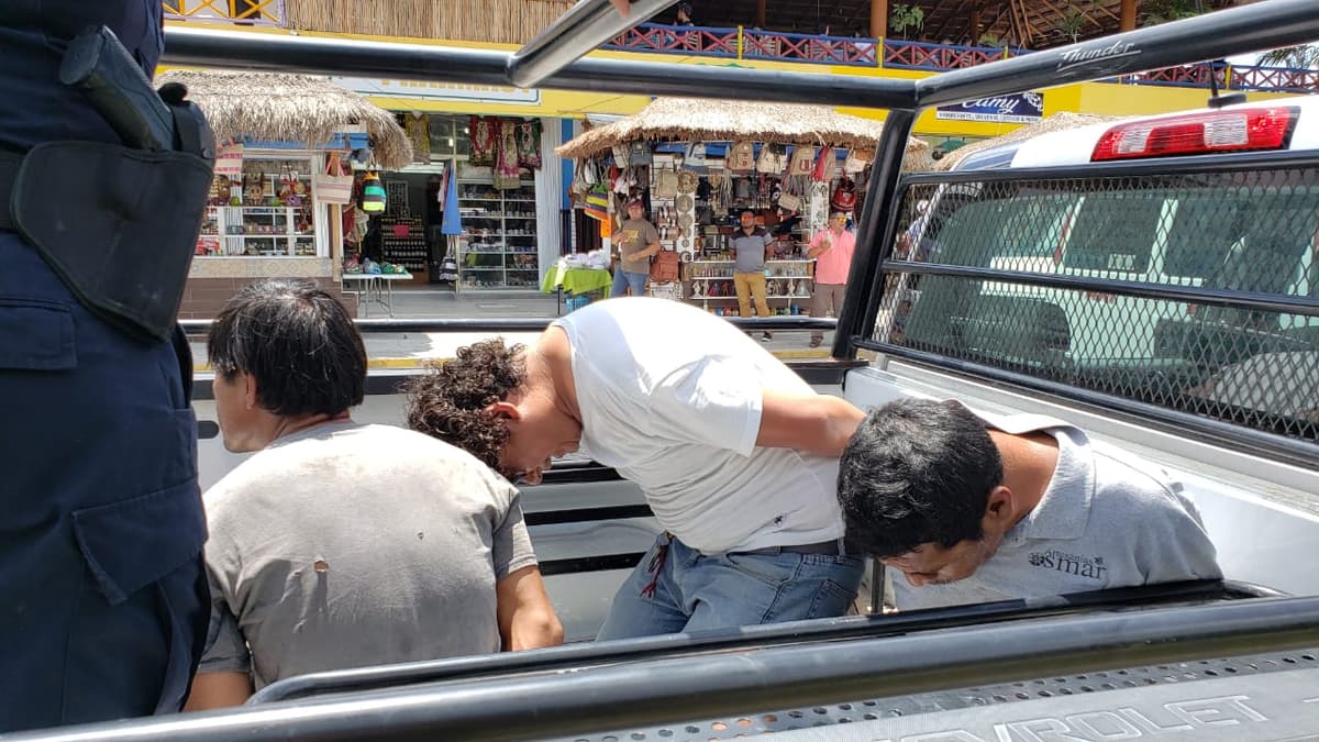 Arrestan a vendedores irregulares en Cozumel
