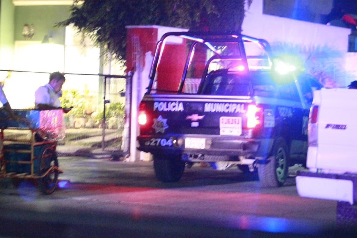 Balean a dos personas por pistolero en mototaxi