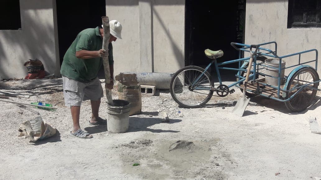 Albañiles festejan su día… trabajando y sin apoyo sindical