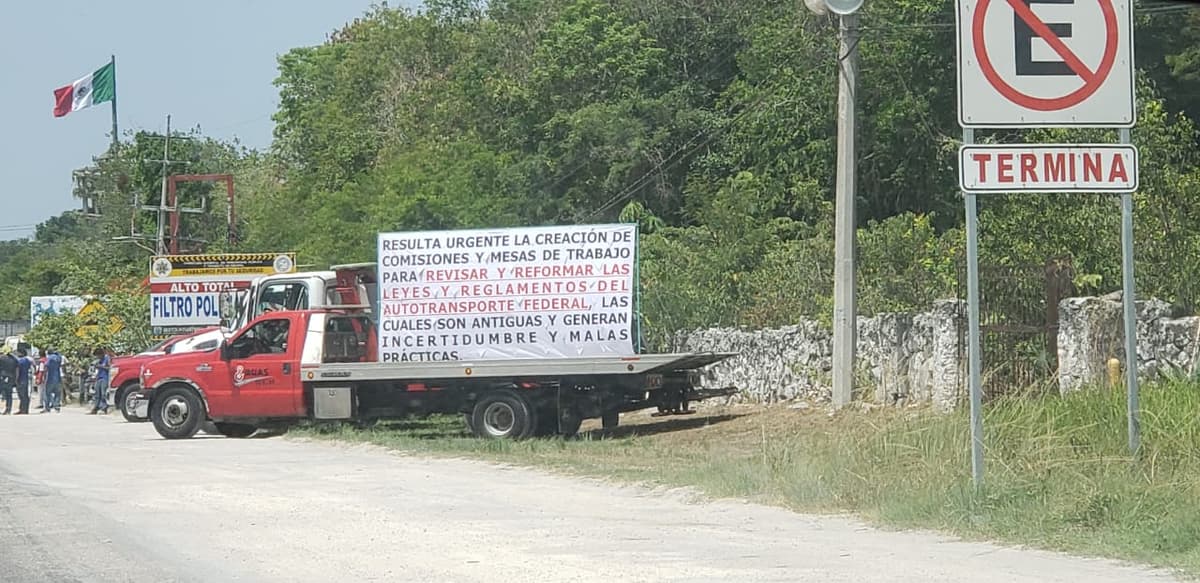 Empresas de grúas protestan en Playa y Cancún; aprovechan visita de AMLO