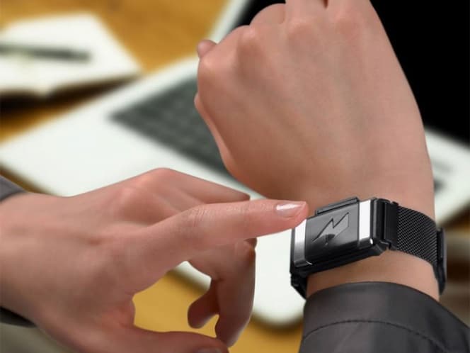 Amazón vende pulsera que da "toques" para cambiar de hábitos