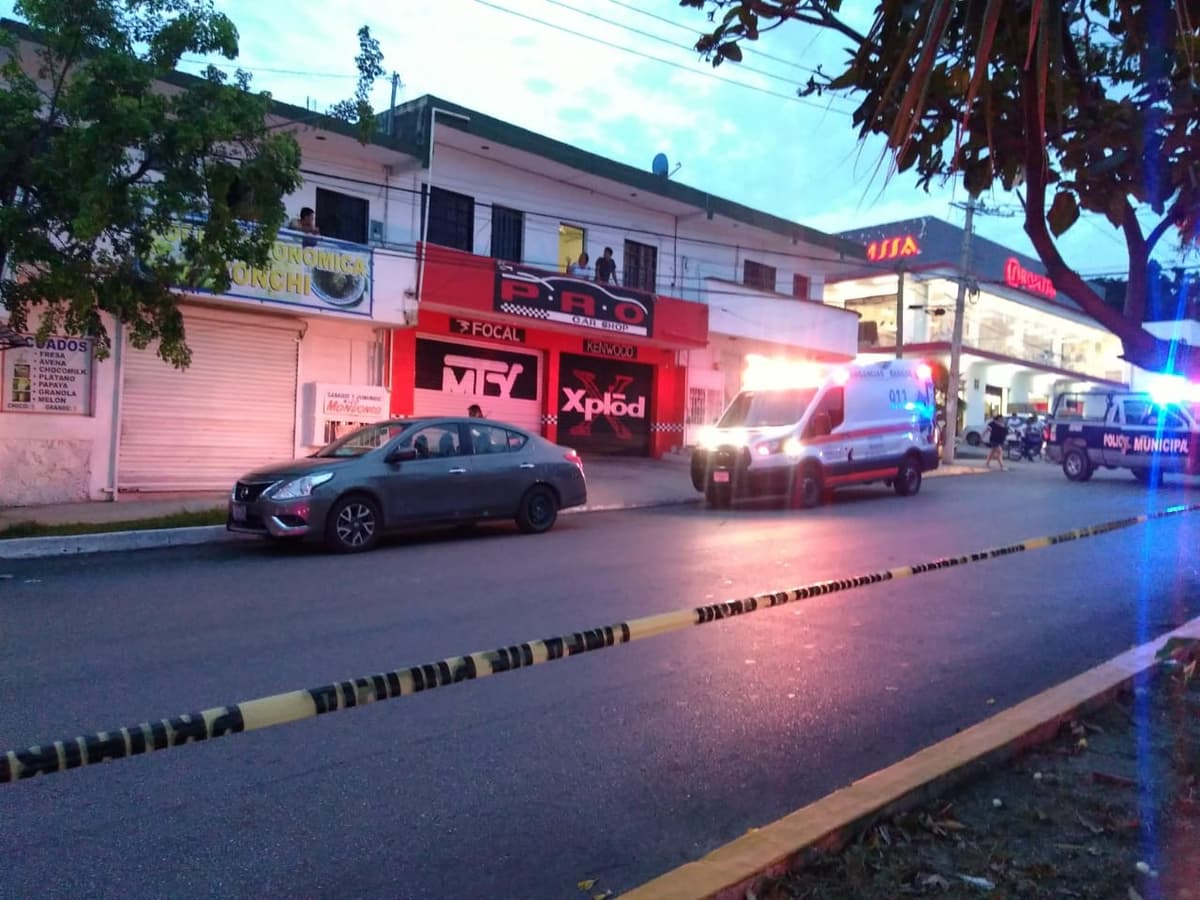 Un baleado en bar “Las Botanas del Compadre” en Playa del Carmen
