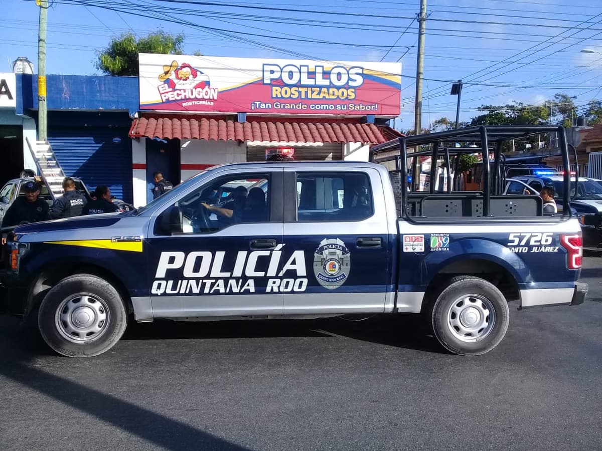 Ciudadanos atrapan a ladrones de la pollería "El Pechugón"