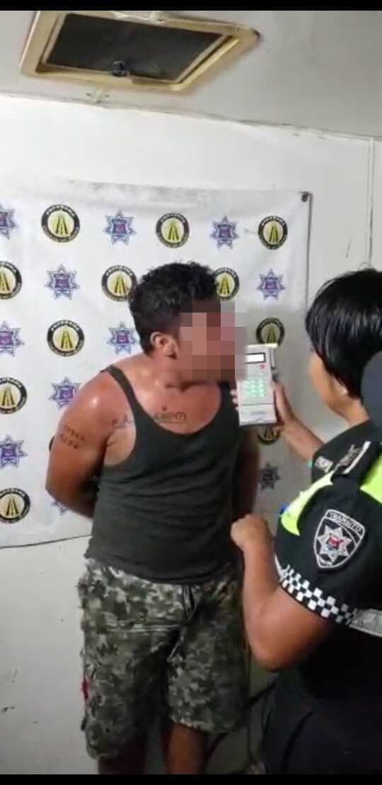 Padre irresponsable arriesga a sus hijos y lo detienen en alcoholimetro