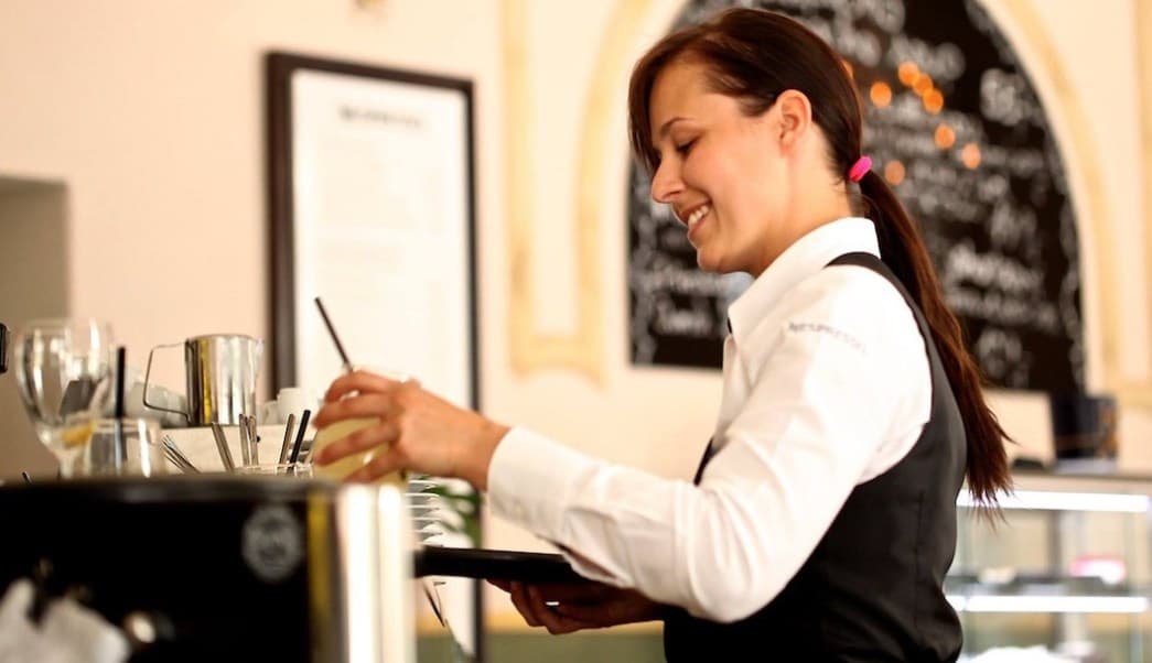 Gente que recibe propinas podría pagar impuestos