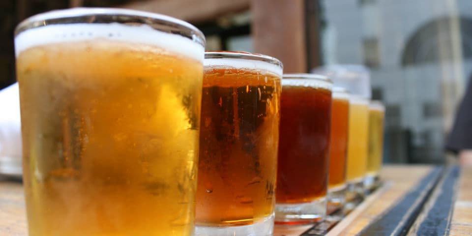 Senador propone legalizar consumo de alcohol durante jornada laboral