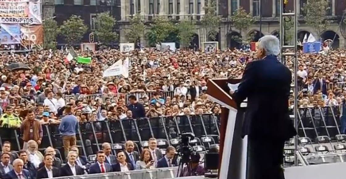 AMLO "rinde cuentas" en el Zócalo capitalino