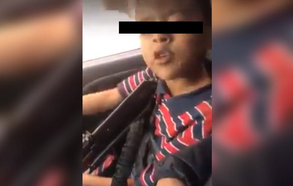 Con arma en mano, niño amenaza a "El Mencho", líder del CJNG
