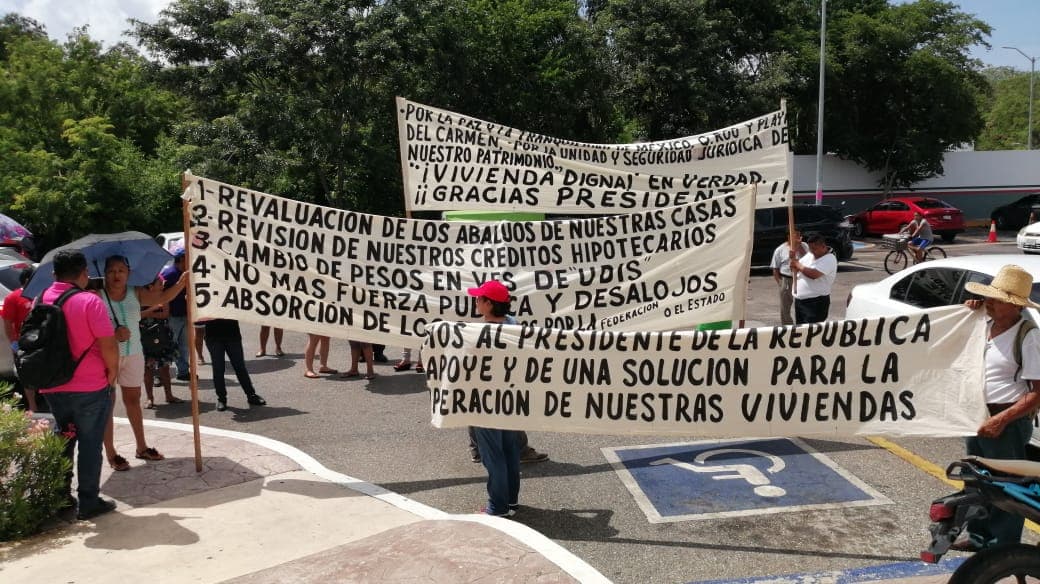 Protestan en Playa por desalojos bancarios