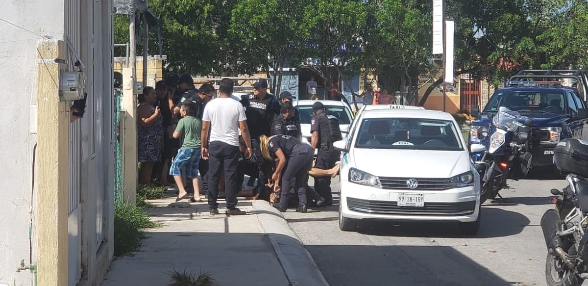 ¡Abuso policiaco en Playa! se llevan a sujeto solo por grabar pleito