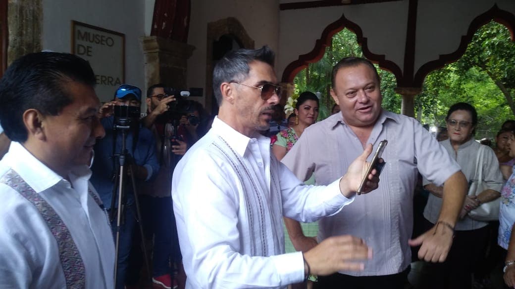 Visita Sergio Mayer zona maya de Quintana Roo