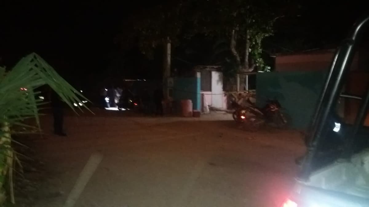 Lesionan a dos de bala en Tulum