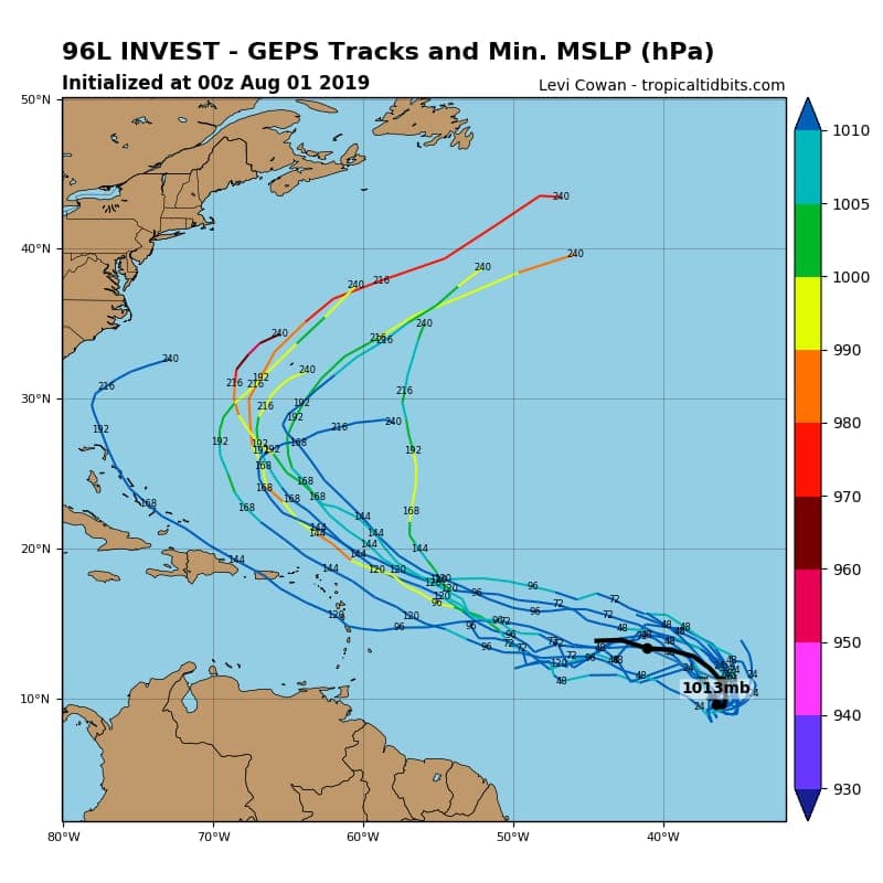 Clima caluroso con cielo nublado y lluvias dispersas