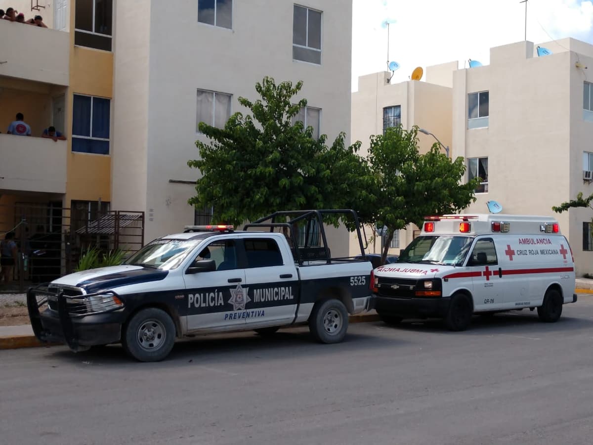 Hallan cadáver ensabanado en departamento de Cancún