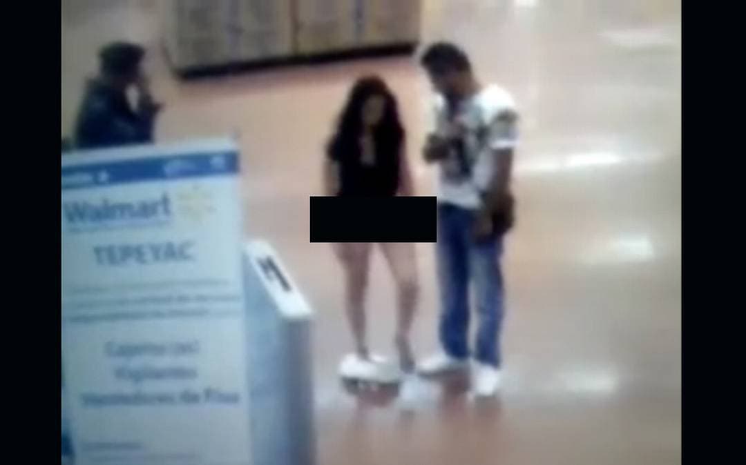 Mujer se desnuda al ser acusada de robo en el Walmart Tepeyac