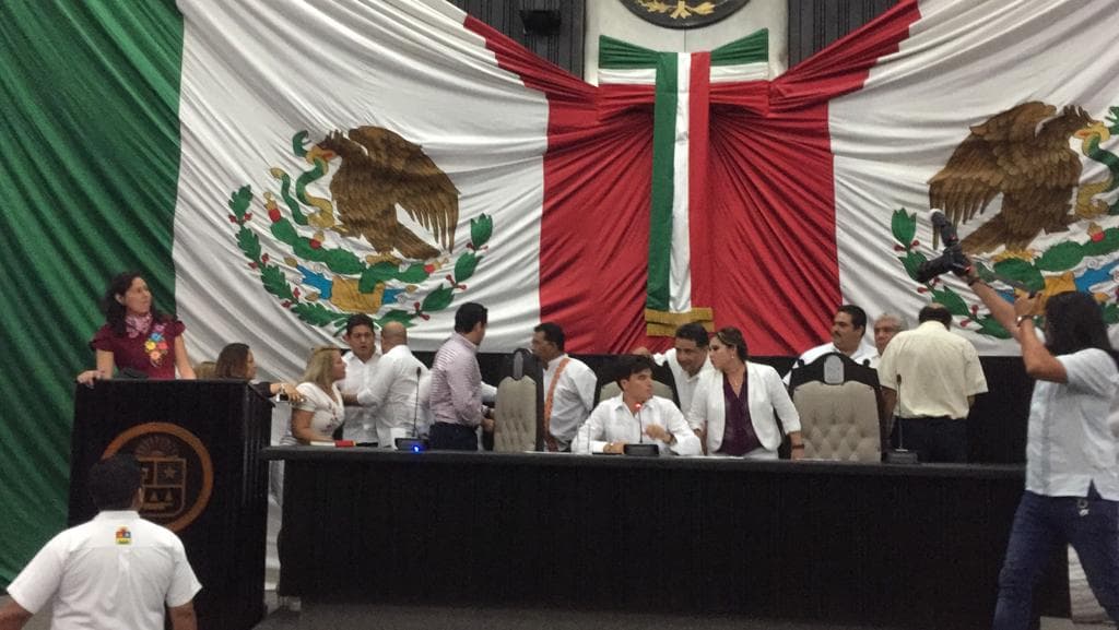 Otro circo en el Congreso de Q. Roo; conato de bronca entre diputados