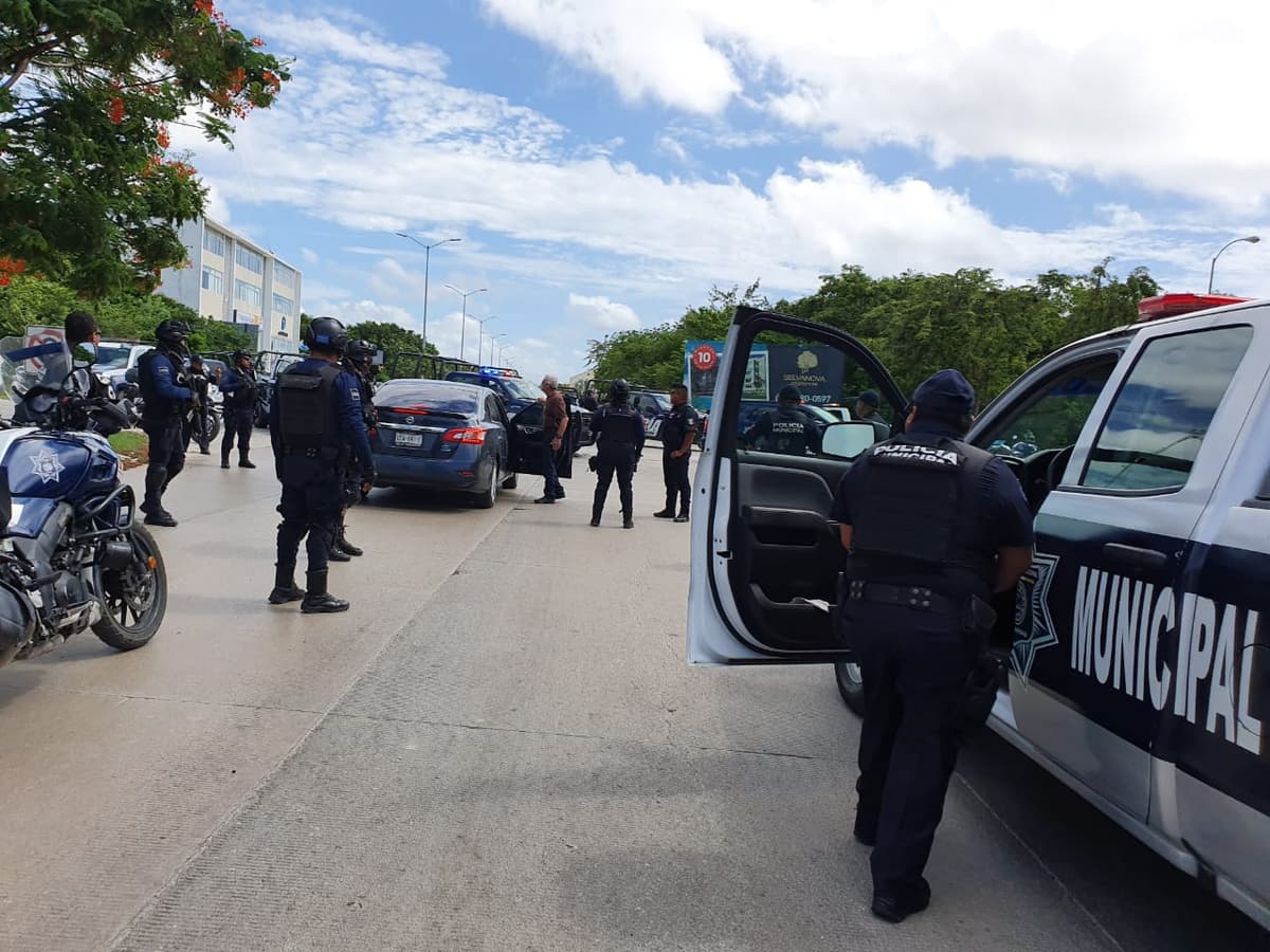 Persecución de policías contra policías en Playa del Carmen
