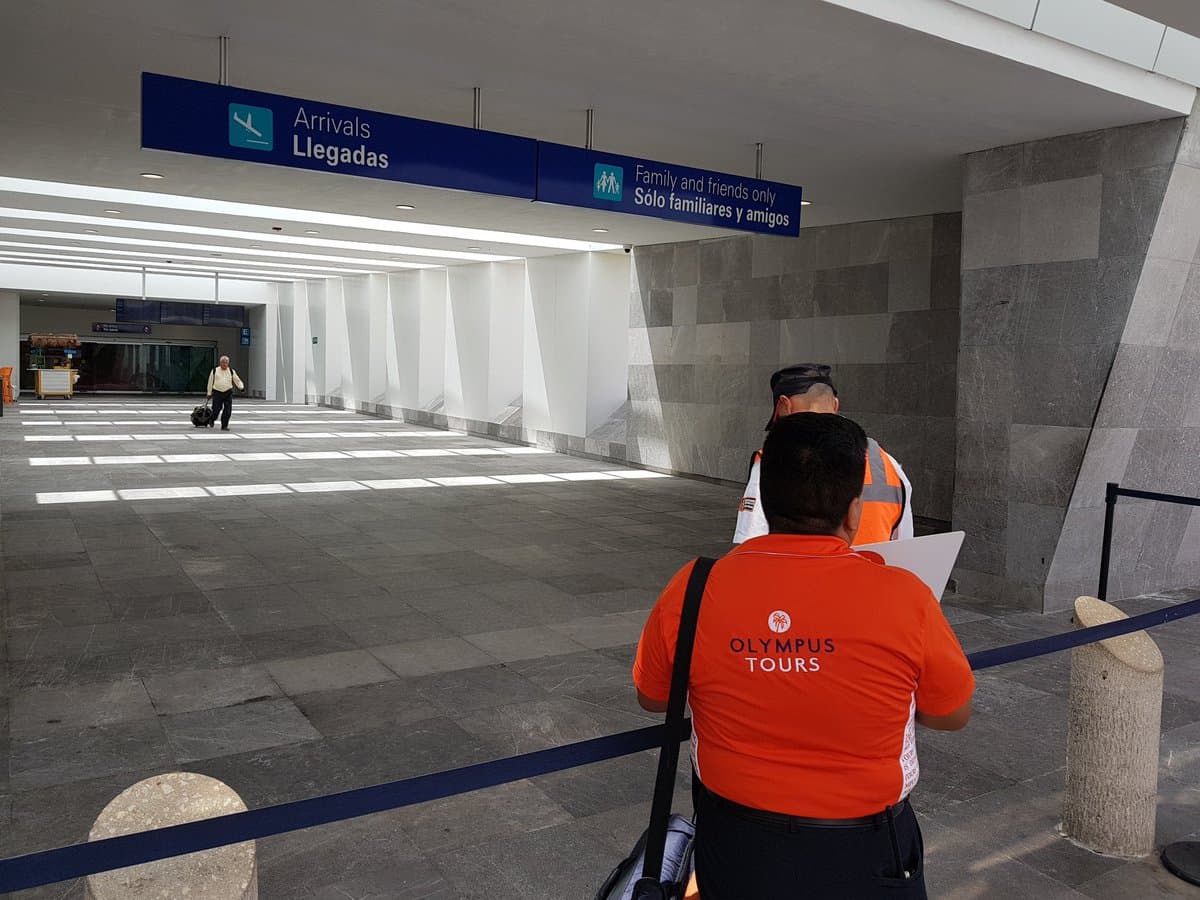 Suman 8 vuelos cancelados por “Dorian” en Cancún