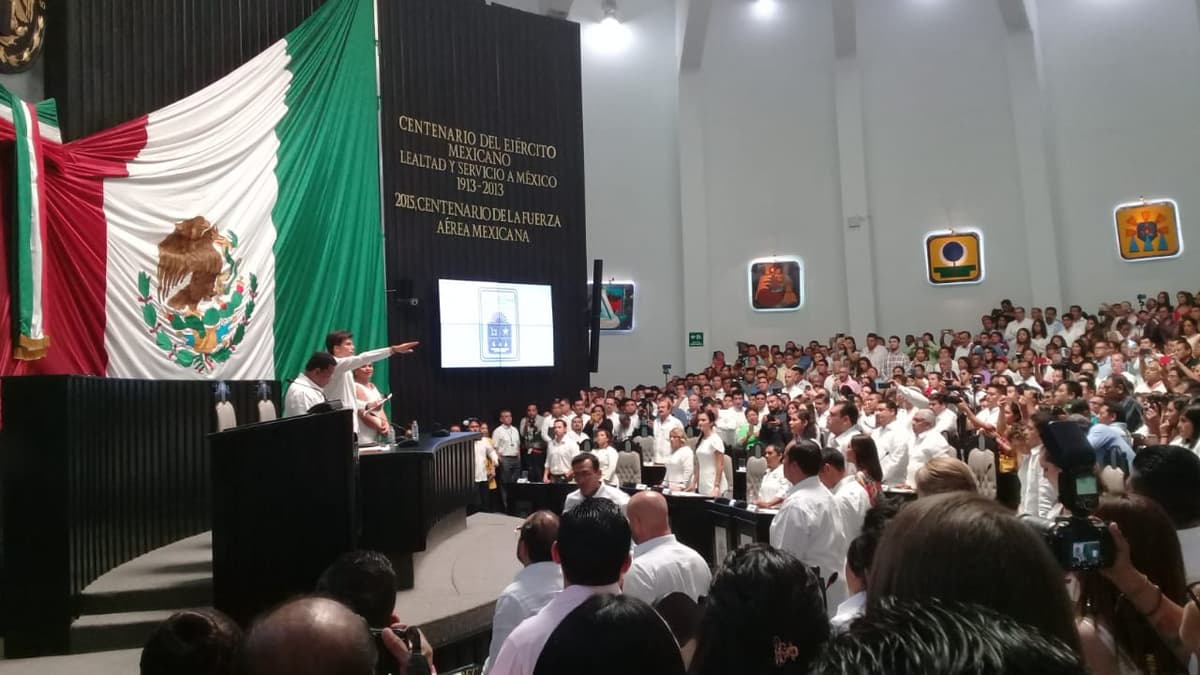 Rinde protesta la XVI Legislatura; se enfrentan bloques y "revientan" sesión