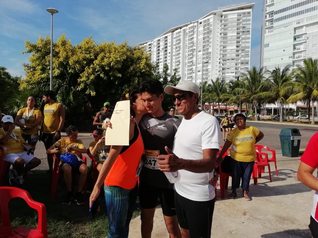 Joven  que intentó suicidarse, se recupera y ahora donará un premio a madre de una víctima