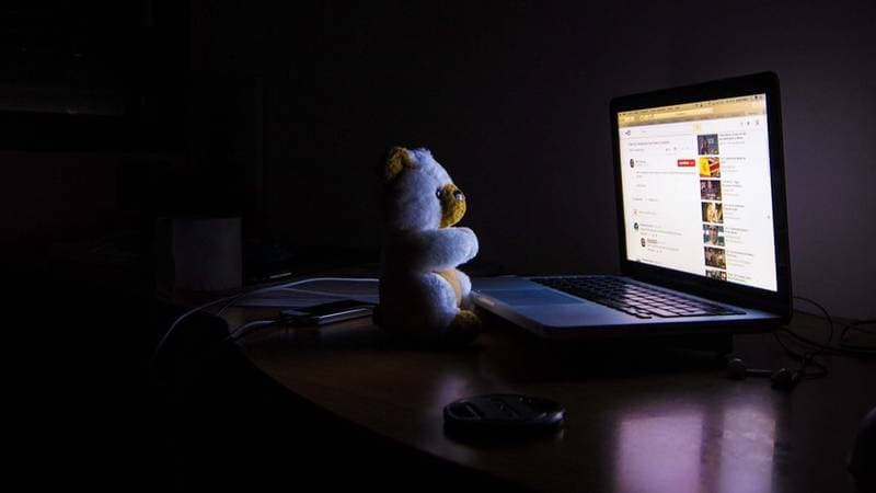 Mujer encuentra a su hija desaparecida en un sitio porno