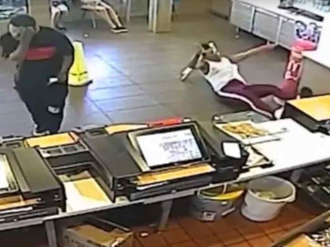 Clienta recibe "licuadorazo" por gerente del McDonald's