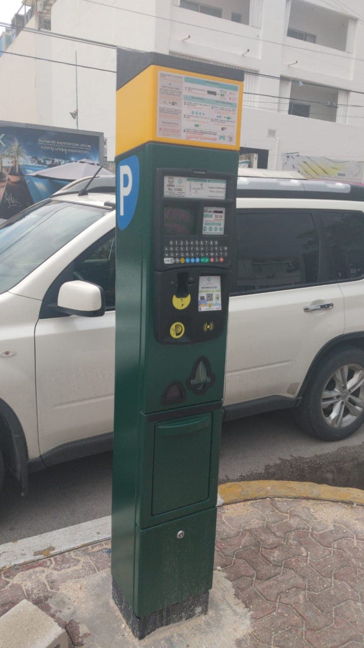 Ingresan empresarios amparo contra parquímetros en Playa del Carmen