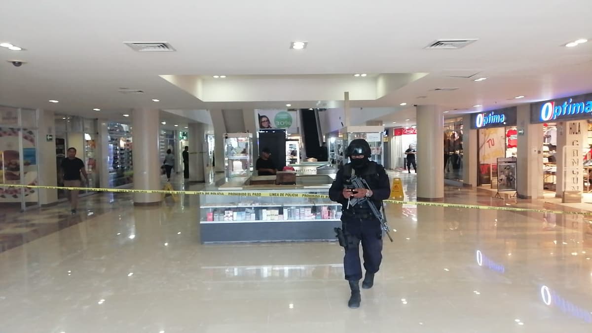 Baleado en plaza Las Tiendas de Cancún