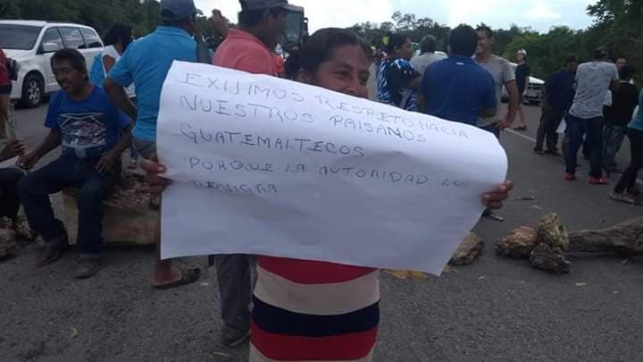 Bloquean entrada a comunidad de Bacalar