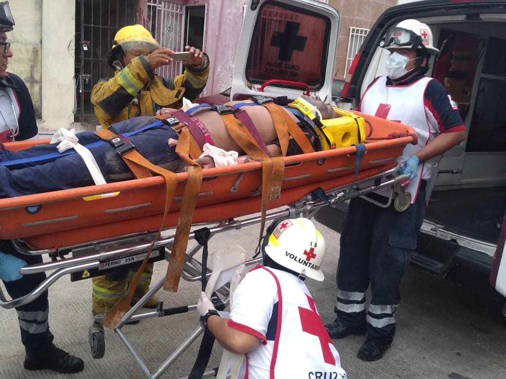 Albañil recibe descarga eléctrica en Cancún