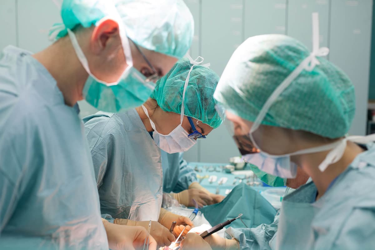 Hacen trasplante de riñón a la persona equivocada 