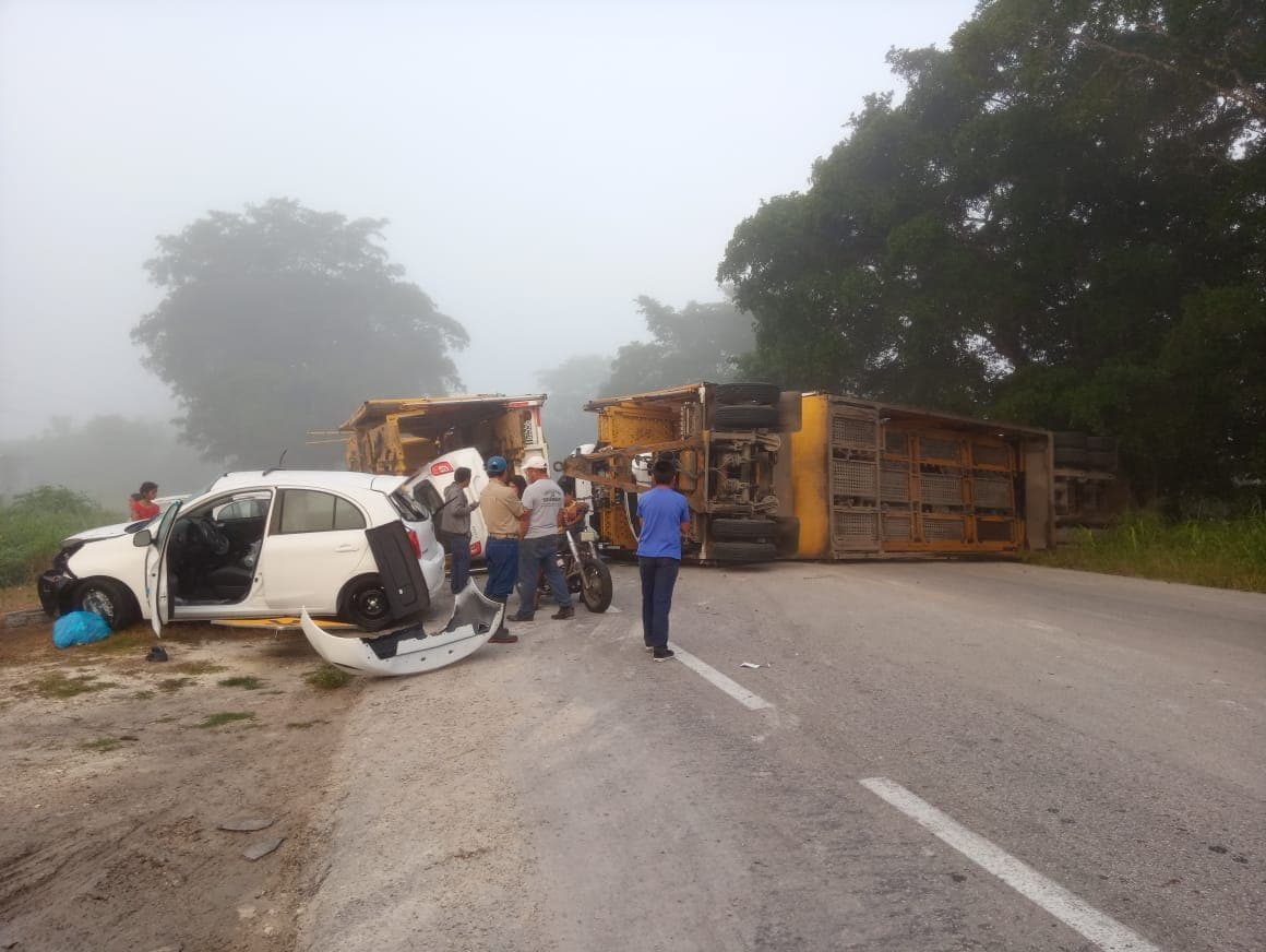 Rapiña en Chetumal tras volcar una "nodriza"