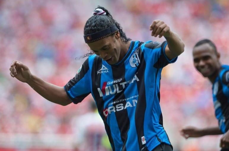 El astro brasileño Ronaldinho jugará en Cancún