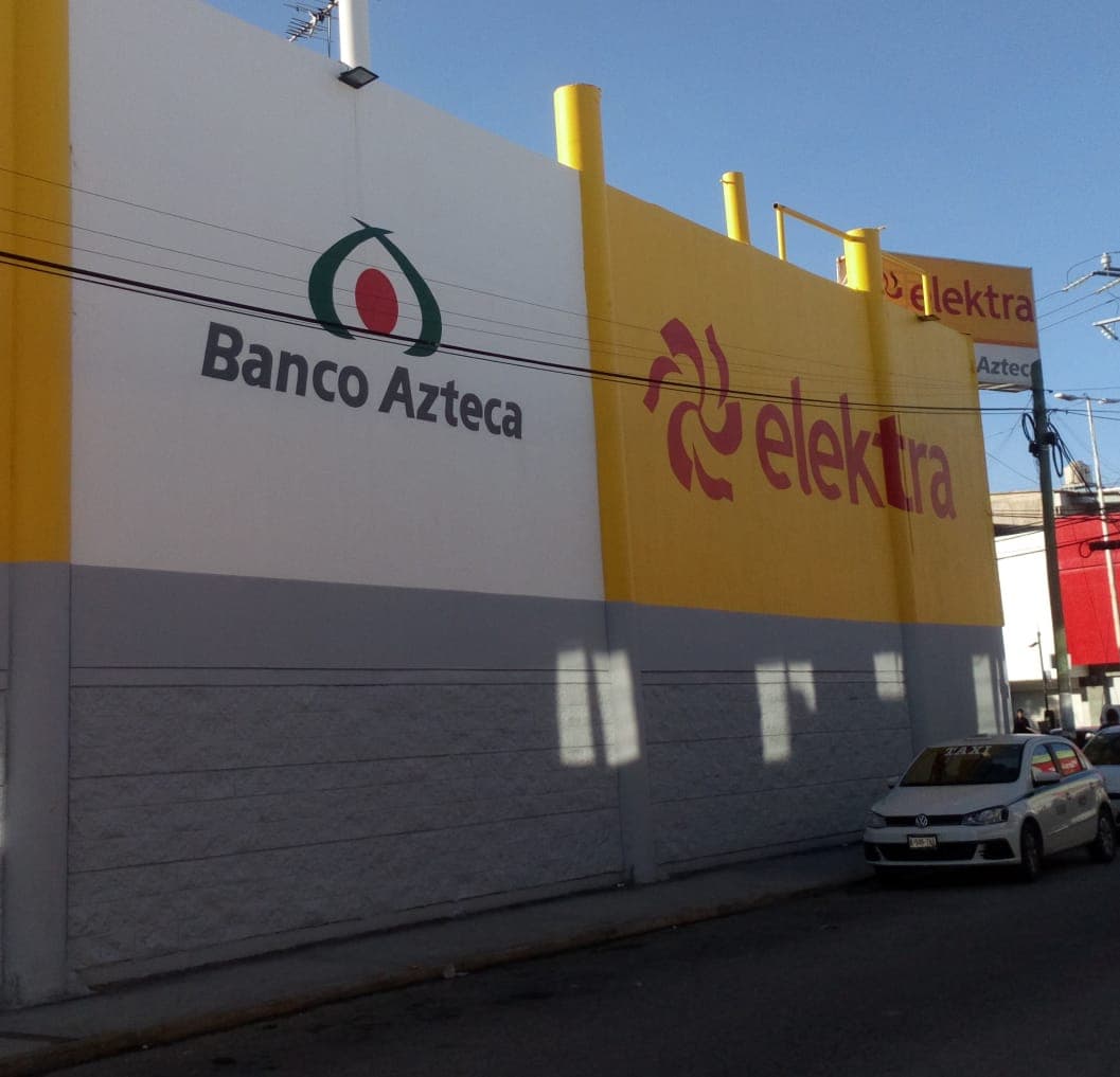 Abren boquete para robar el Elektra de El Crucero en Cancún